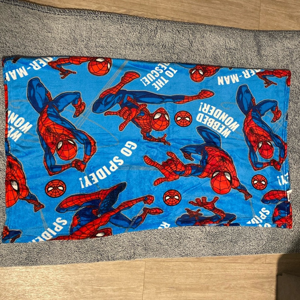 Mid Used: Spiderman Fleece Blanket - Warm and Cozy Spider-Man Throw